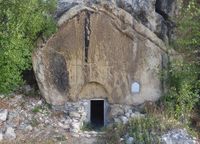 Пещерная церковь на Бор-Кая.jpg