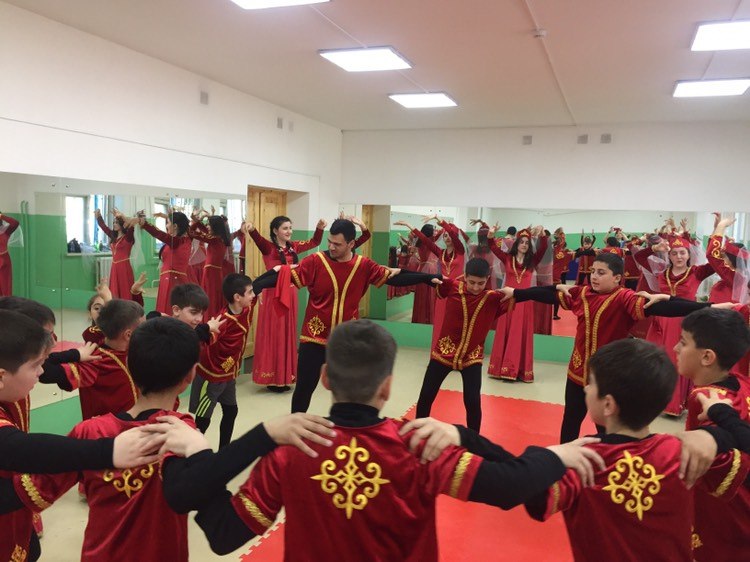 Файл:Танцевальный ансамбль «Шарль» (Чита) 06.05.2018 - 4.jpg