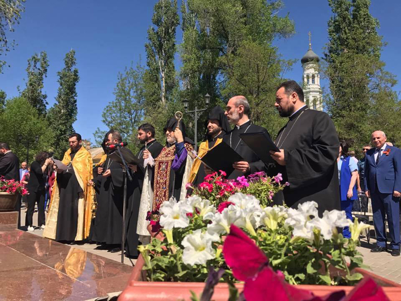 Файл:Открытие и освящение двух хачкаров в сквере «Армения» (06.05.2017) 2.jpg