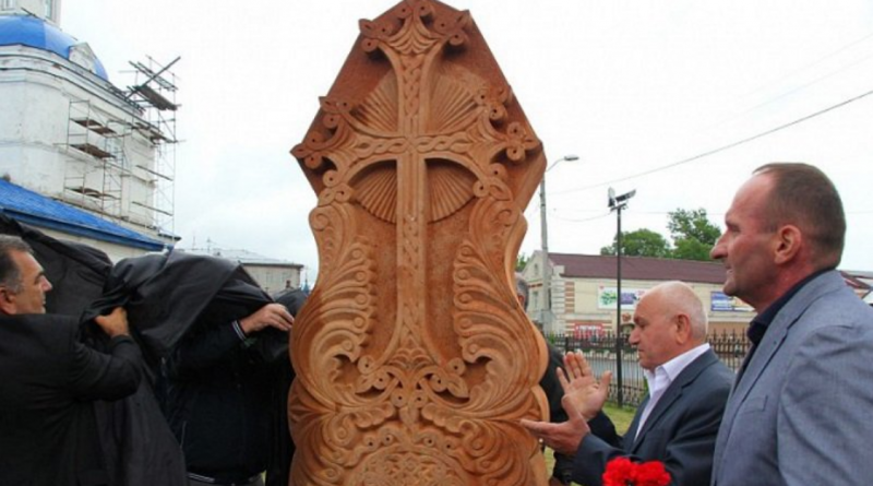 Файл:Открытие хачкара в г. Кинешма (29.06.2019) - 8.png