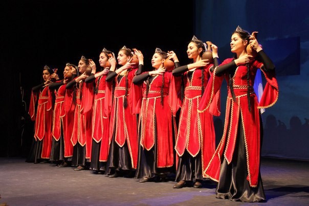 Файл:Ансамбль армянского танца «Урарту» (Магнитогорск) 1.jpg