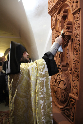 Файл:Открытие хачкара на территории Варлаамо-Хутынского монастыря (13.12.2015) 1.jpg