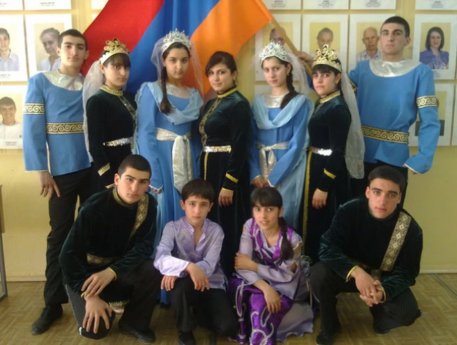 Файл:Танцевальный ансамбль «Звартноц» (Волгоград) 10.png