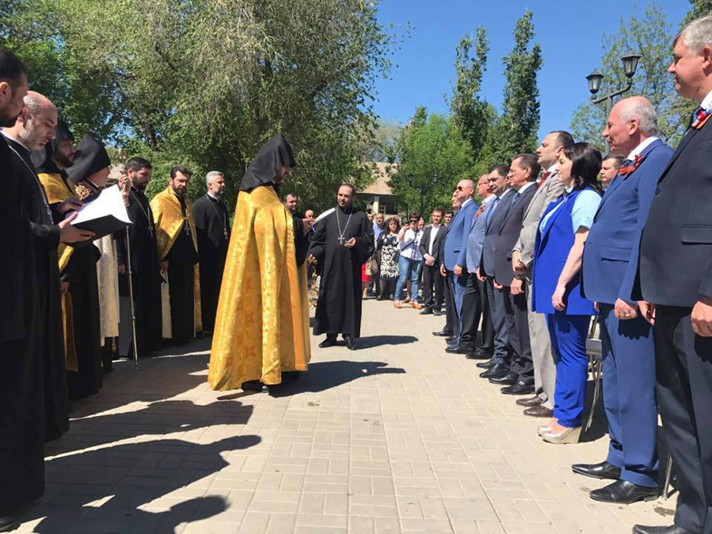 Файл:Открытие и освящение двух хачкаров в сквере «Армения» (06.05.2017) 4.jpg