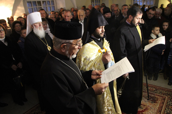 Файл:Открытие хачкара на территории Варлаамо-Хутынского монастыря (13.12.2015) 3.jpg