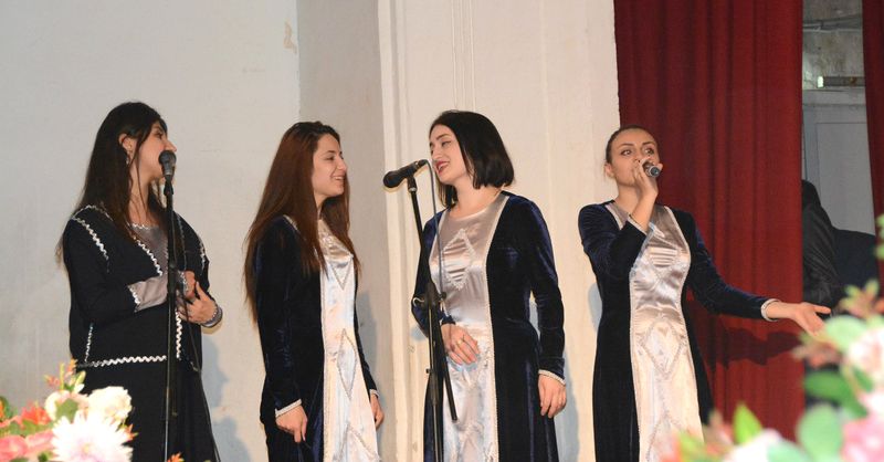 Файл:Вокальный ансамбль «Крунк» (Саратов) 15.04.2016-3.jpg