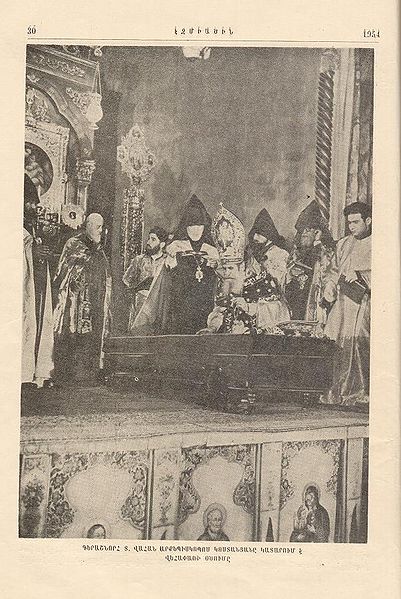 Файл:Похороны католикоса5.JPG
