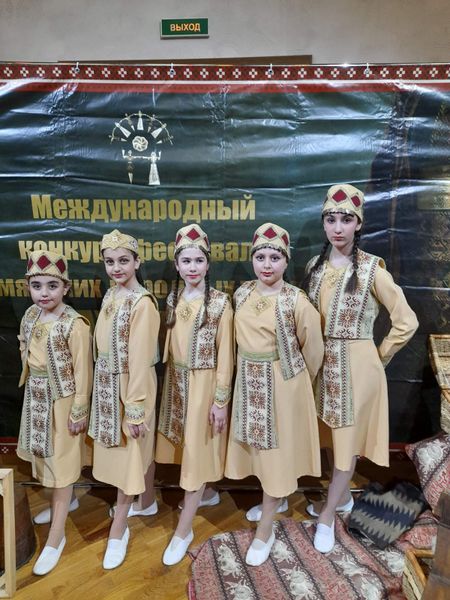 Файл:Ансамбль «Арарат» (Владимир) 30.04.2022-4.jpg