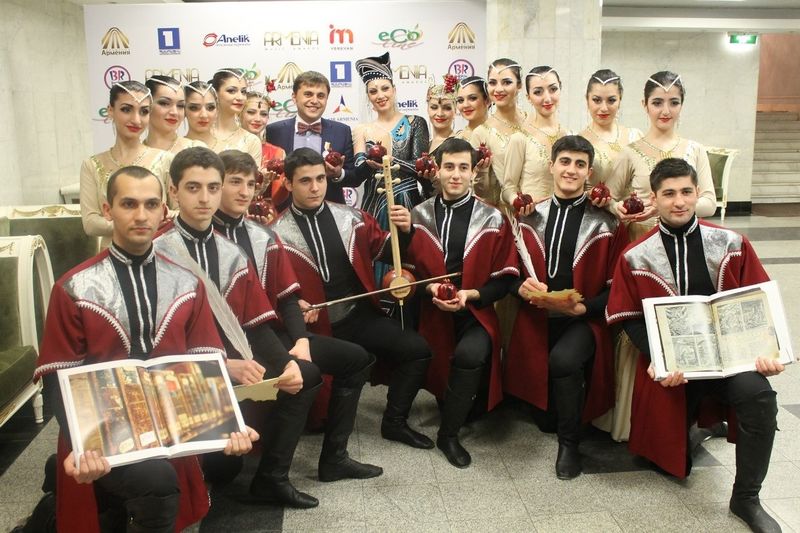 Файл:Хореографический ансамбль «Айаса» (07.04.2014).jpg