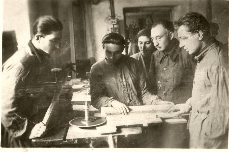 Файл:О.Нагашян со студентами.jpg