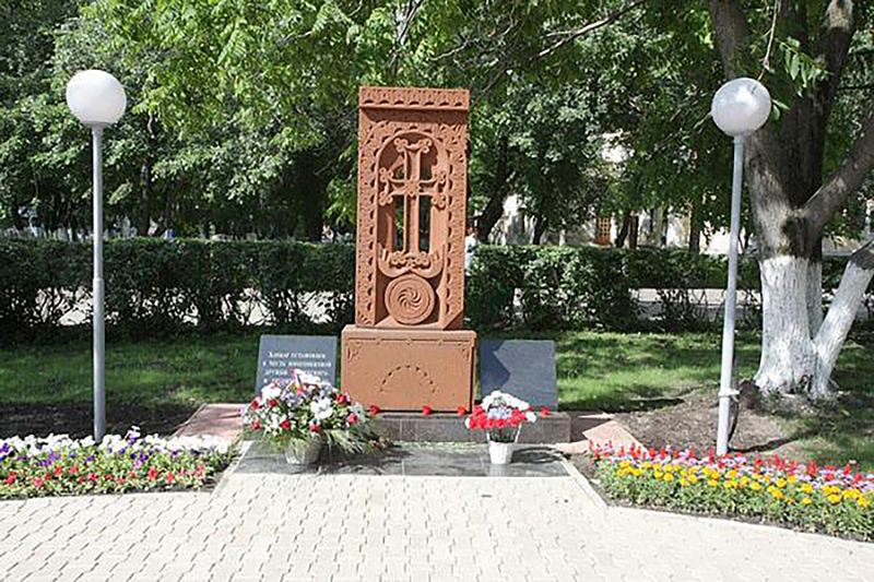 Файл:Хачкар в Вологде (25.06.2012)-1.jpg