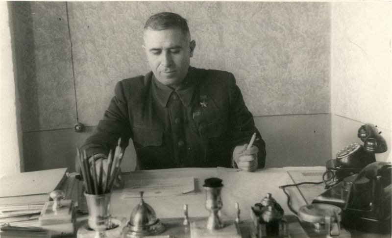 Файл:Гукас Мадоян за работой.jpg