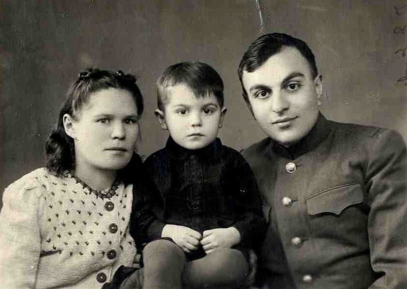 Файл:Иван Арамович Тер-Абрамян 2-ой66.jpg