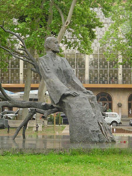 Файл:Памятник Комитасу в Ереване.jpg