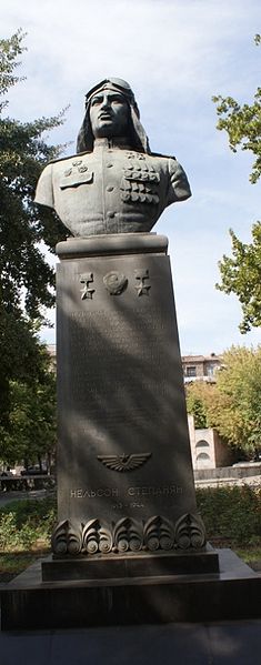 Файл:Памятник Нельсону Степаняну в Ереване1.jpg