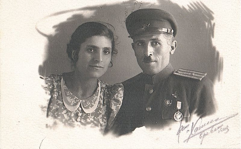 Файл:Мадоян с женой.jpg