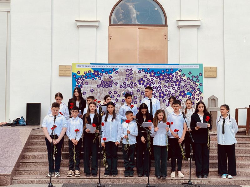 Файл:Местная армянская национальная-культурная автономия «Ани» (Чалтырь) субботник (24.04.2025) 4.jpg