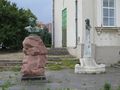 Сурб Хач. Памятники Налбандяну и Патканяну.jpg