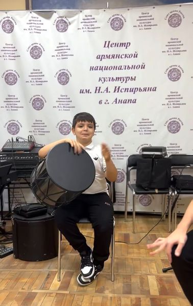 Файл:Ансамбль барабанщиков «Ванадзор» (Анапа) 8.jpg