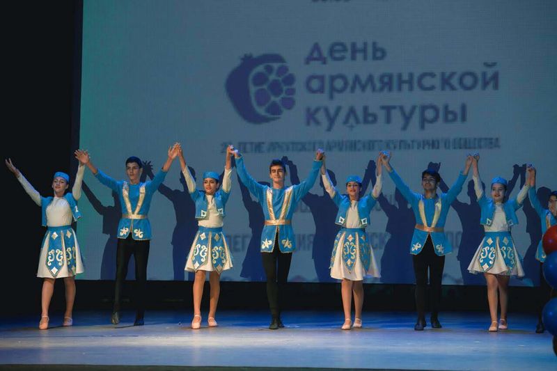 Файл:Хореографический ансамбль «Урарту» (Иркутск) 1.jpg