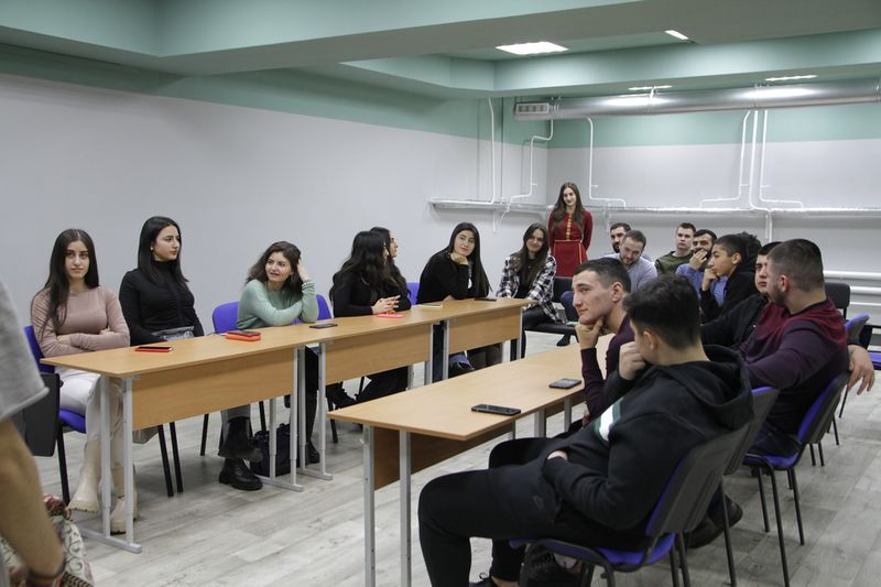 Файл:Культурно-образовательный центр «Маштоц» (Чита) 2022-2.jpg