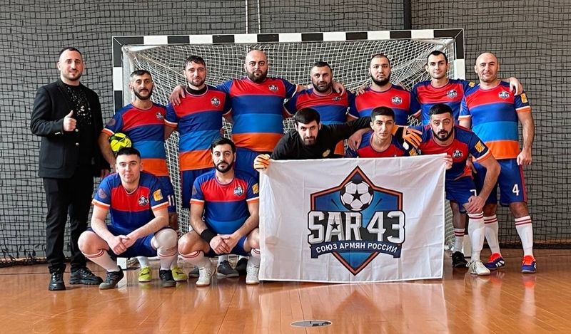 Файл:Футбольная команда «САР-43» (Киров).jpg