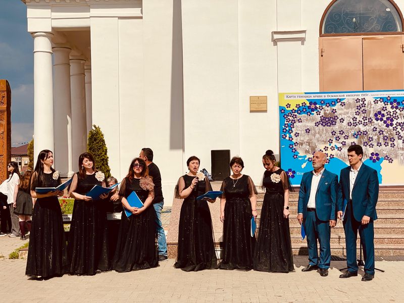 Файл:Местная армянская национальная-культурная автономия «Ани» (Чалтырь) субботник (24.04.2025) 7.jpg