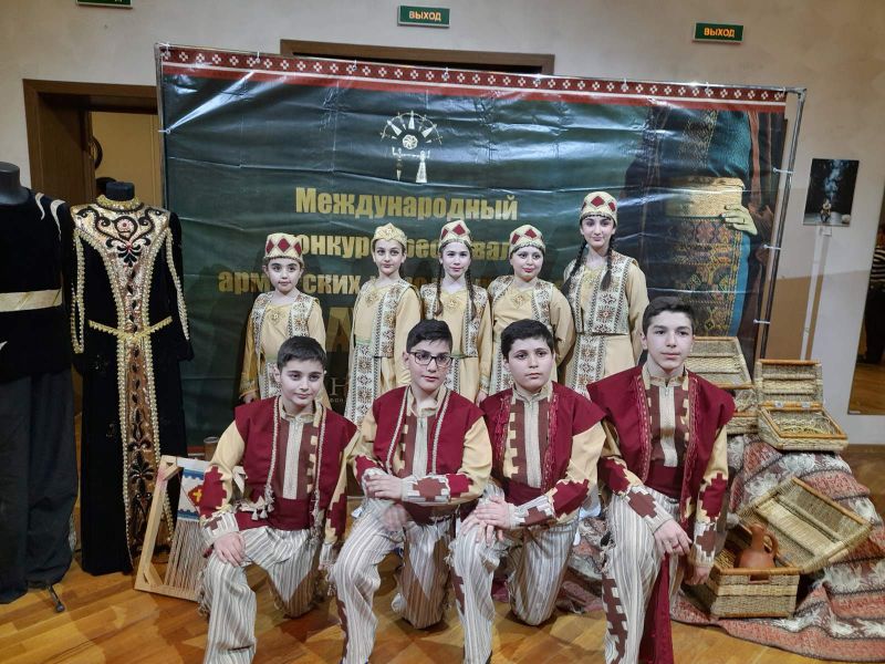 Файл:Ансамбль «Арарат» (Владимир) 30.04.2022-3.jpg