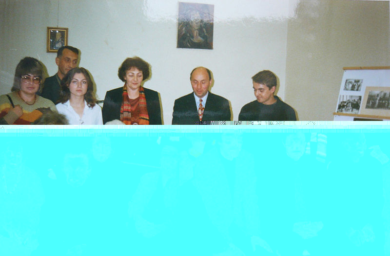 Файл:Тамара Андреевна с семьёй Микоян.JPG