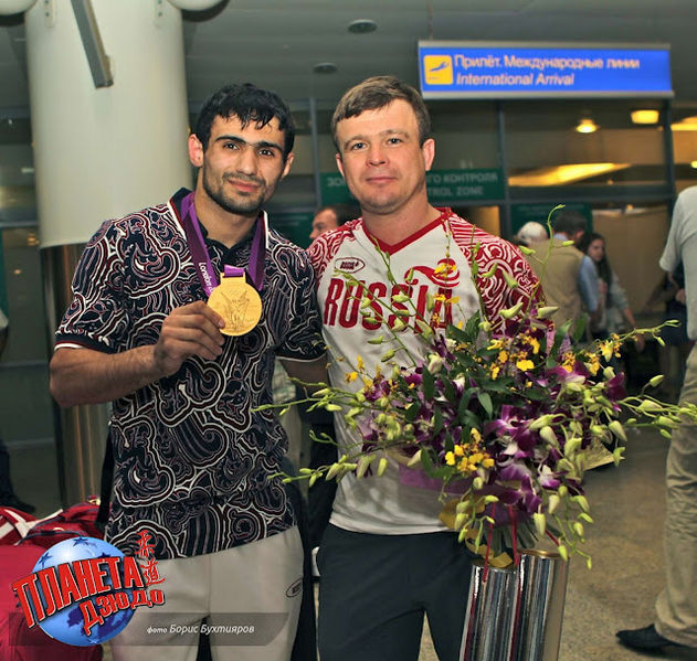 Файл:AM4C2221 thumb.jpg