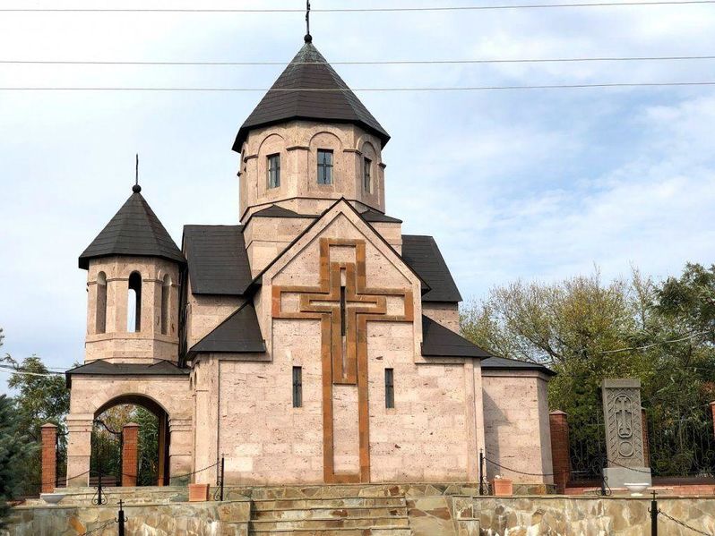Файл:Церковь Сурб Геворг (Волгоград, Россия) 01.jpeg