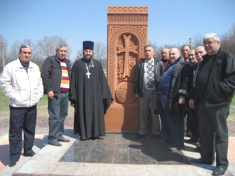 Файл:Освящение хачкара. Шахты. 24.04.2009 -2.JPG