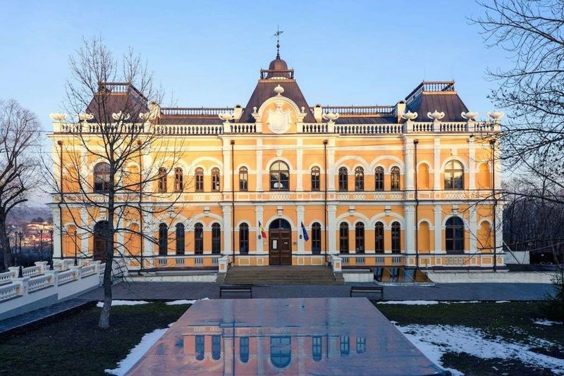 Файл:Дворец Манук-Бея в Хынчешты3.jpg