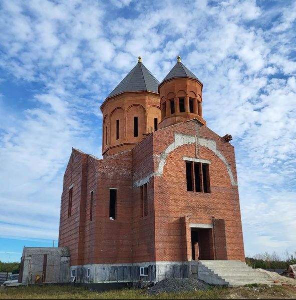 Файл:Церковь Сурб Григор Лусаворич (Сургут).JPG