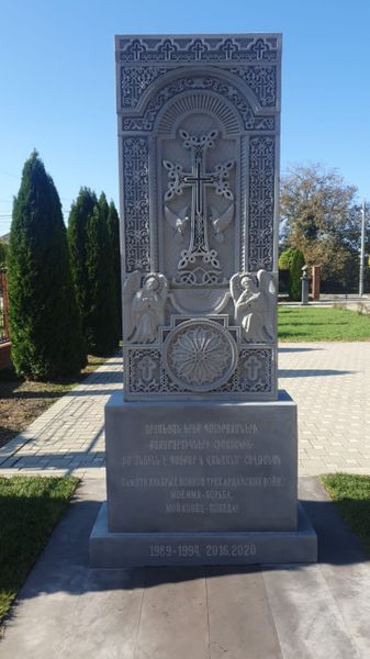 Файл:Хачкар памяти защитников Арцаха (Славянск-на-Кубани. 2022).jpg
