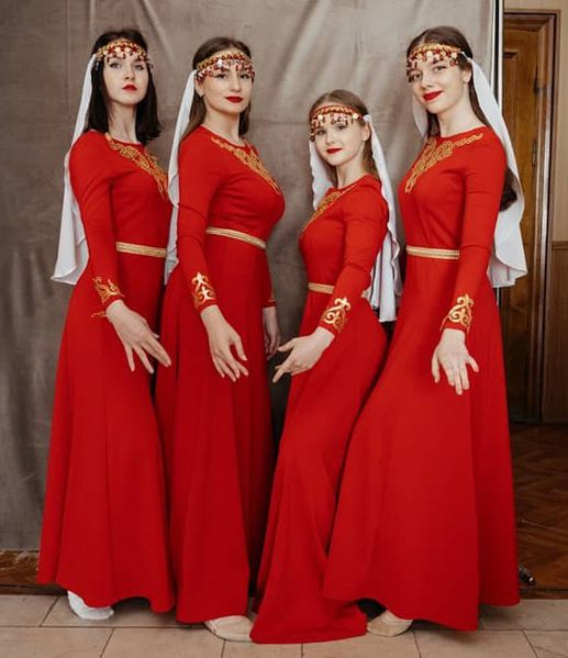 Файл:Армянский танцевальный ансамбль «Аракс» (Астрахань).jpg