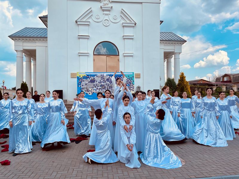 Файл:Местная армянская национальная-культурная автономия «Ани» (Чалтырь) субботник (24.04.2025) 1.jpg