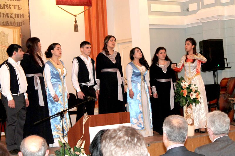 Файл:Вокальный ансамбль «Крунк» (Саратов) 11.07.2015-2.jpg