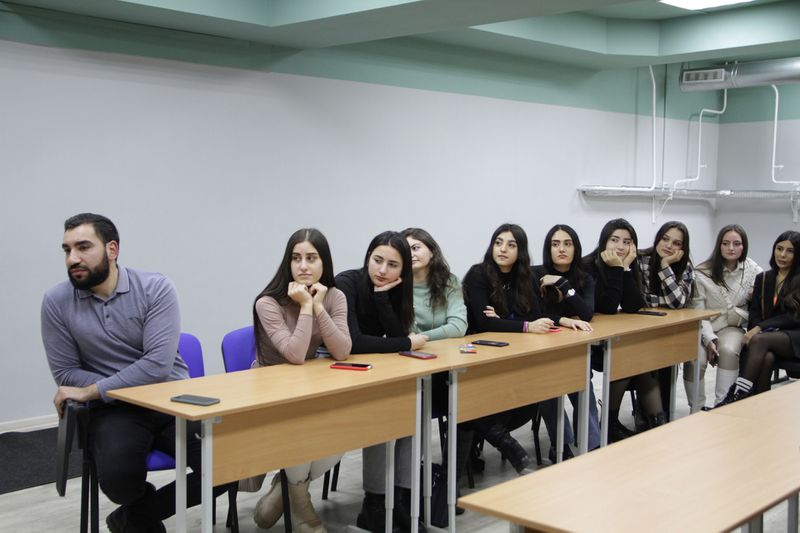 Файл:Культурно-образовательный центр «Маштоц» (Чита) 2022-8.jpg