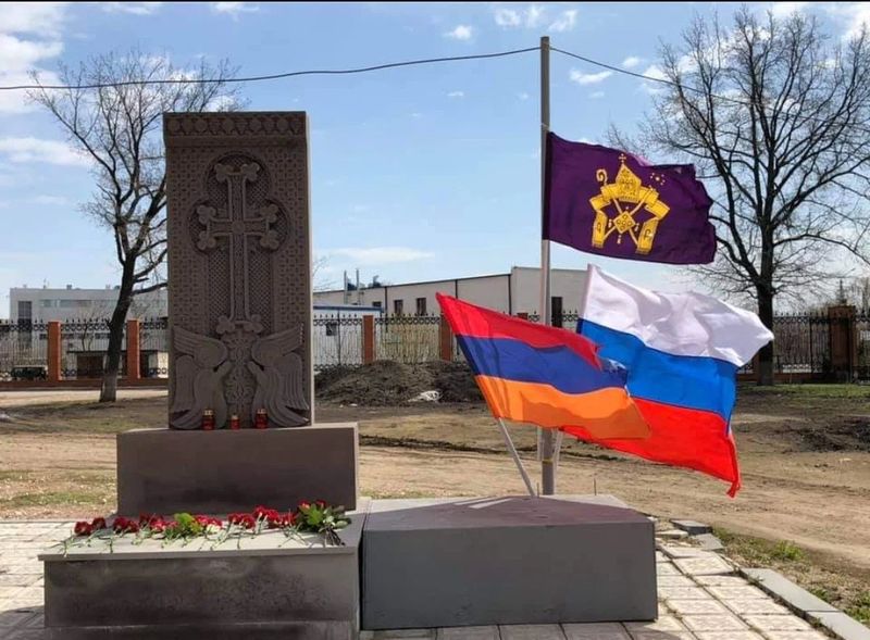 Файл:Хачкар у армянской церкви в память о жертвах геноцида армян в Османской империи (Саратов) 2.jpg