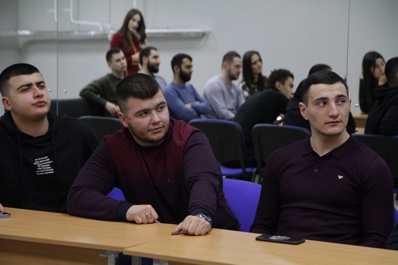 Файл:Культурно-образовательный центр «Маштоц» (Чита) 2022-5.jpg