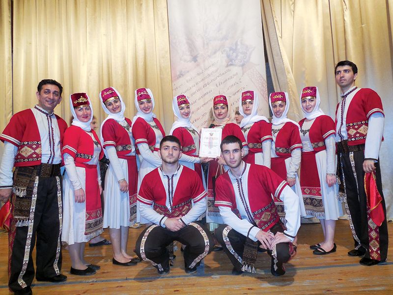 Файл:Ансамбль «Арпи» (Ростов-на-Дону) 04.11.2014 -1.jpg