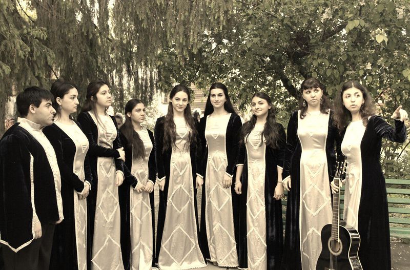 Файл:Вокальный ансамбль «Крунк» (Саратов) 10.07.2015.jpg