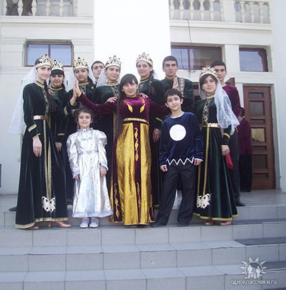 Файл:Танцевальный ансамбль «Звартноц» (Волгоград) 08.png