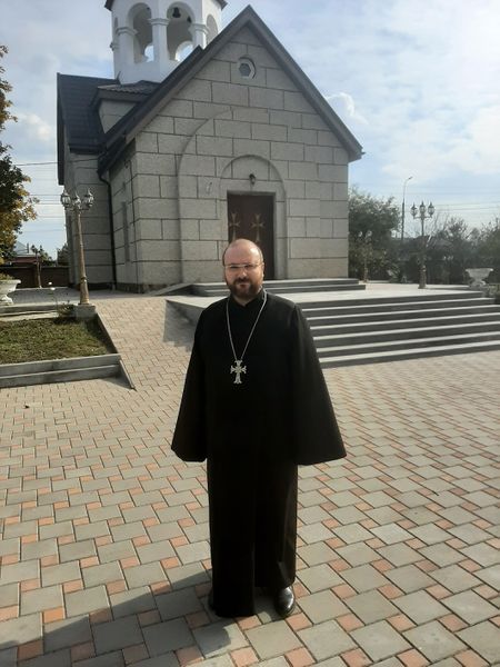 Файл:Тер Мушег-Хачатрян (священник).jpg