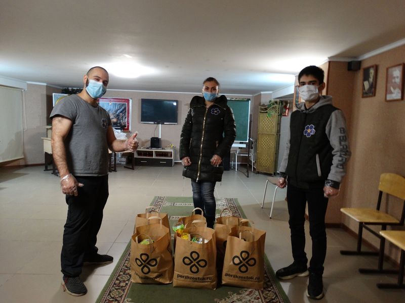 Файл:Молодежный союз «Луйс» при ААЦ «Сурб Хач» (Самара) благоворителный проект Поможем вместе 2020 г - 1.jpg
