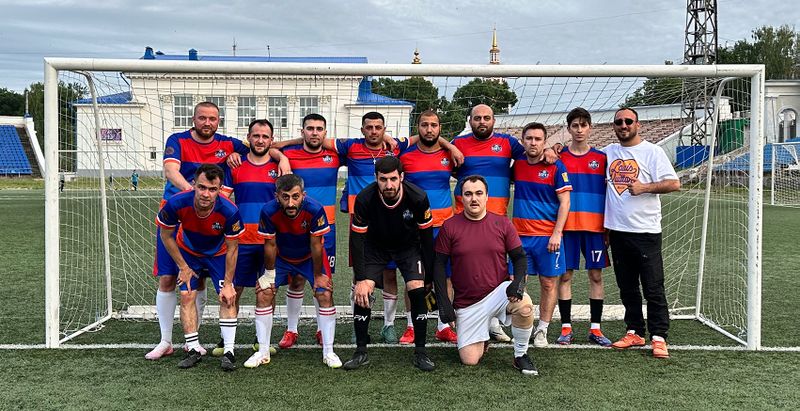 Файл:Футбольная команда «САР-43» (Киров) 07.06.2025.jpg