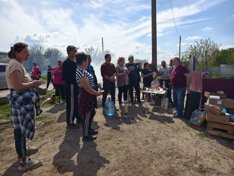 Файл:Местная армянская национальная-культурная автономия «Ани» (Чалтырь) субботник (25.04.2025) 6.jpg
