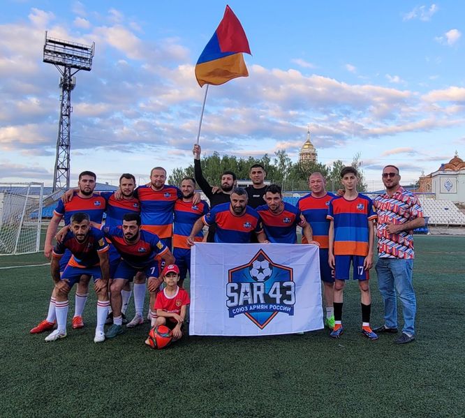 Файл:Футбольная команда «САР-43» (Киров) 04.11.2025.jpg