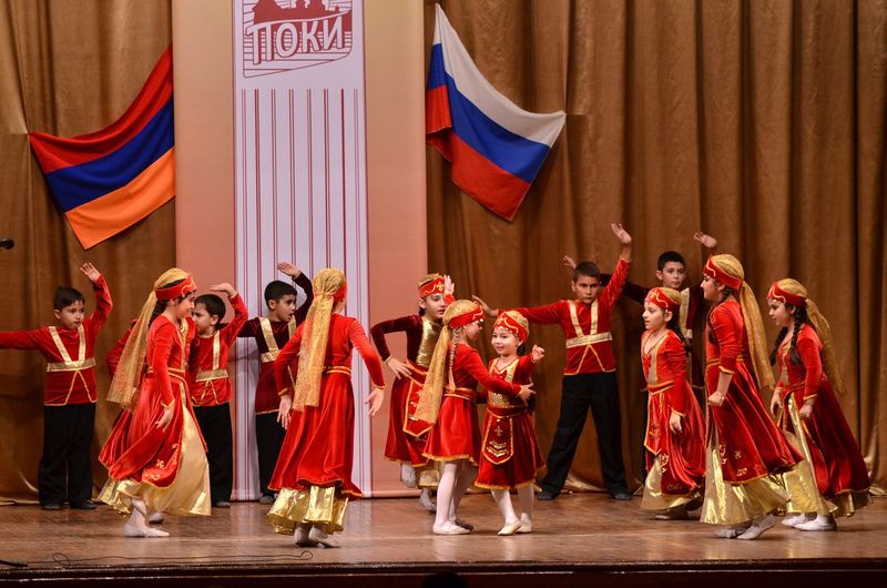 Файл:Танцевальный ансамбль «Ераз» (Псков) 26.04.2018-2.jpg